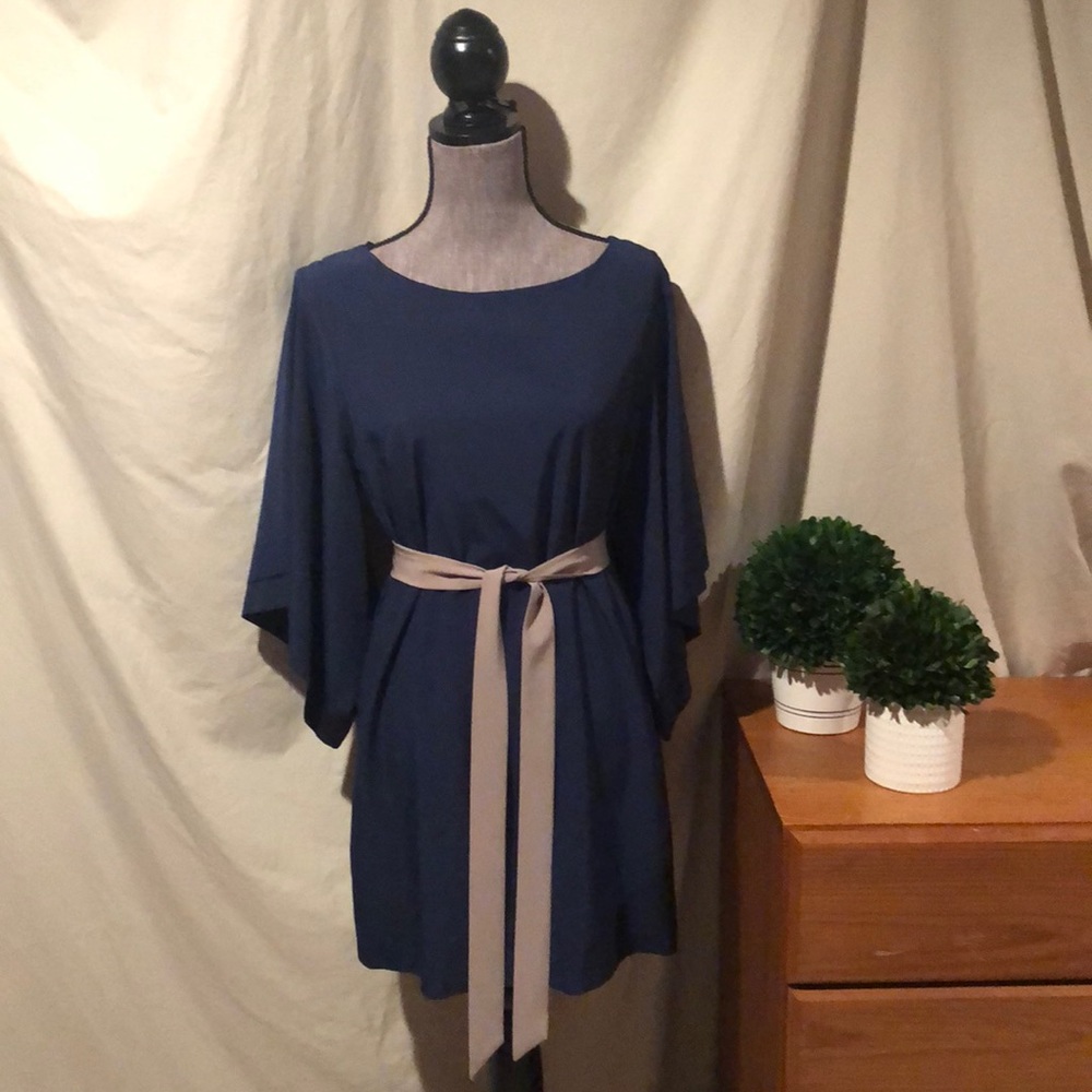 Ball sleeve dress with belt